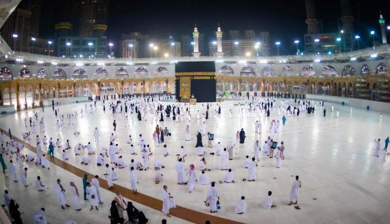 لأول مرة منذ بداية جائحة كورونا.. السماح لـ20 ألف معتمر و60 ألف مصلي في اليوم