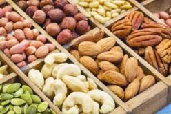 تناول مزيج من المكسرات يقلل خطر أمراض القلب