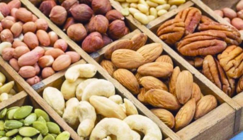 تناول مزيج من المكسرات يقلل خطر أمراض القلب