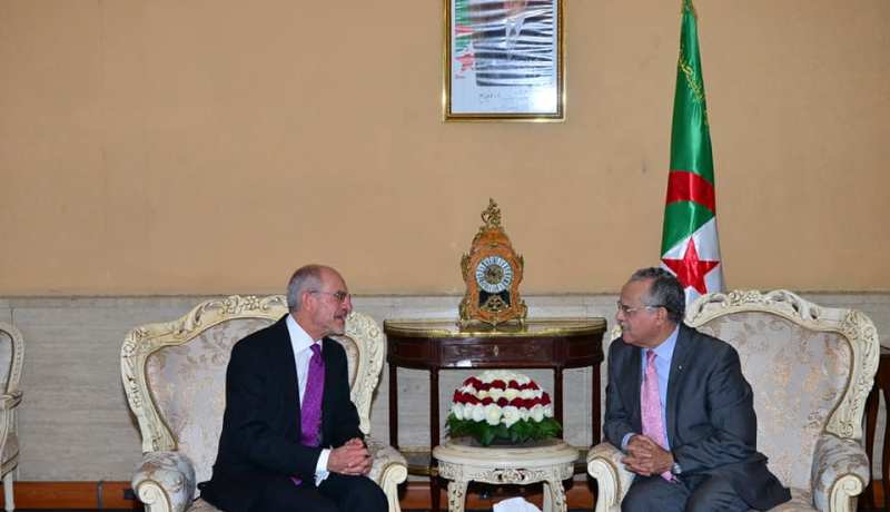 المكسيك تعرض تجربتها في صناعة السيارات على الجزائر