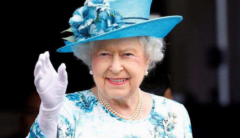 الملكة إليزابيث تصاب بالذعر وتغادر قصر باكنغهام لهذا السبب!