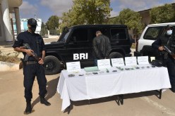 النعامة: توقيف شخص يهرب أحجار ومعادن سماوية ثمينة ونيازك