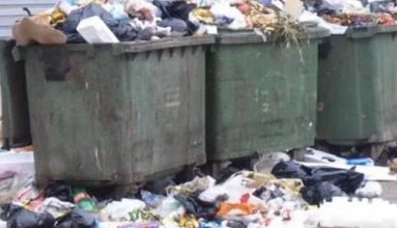 جبال من القمامة صبيحة العيد.. والعاصمة «تغرق»