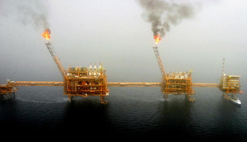 إنخفاض أسعار النفط بعد زيادة مفاجئة للمخزونات الأمريكية