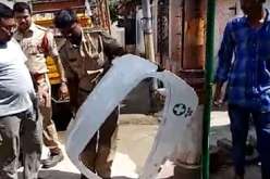 بالصور.. سقوط باب طائرة على منزل في الهند