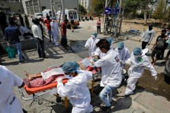 بعد تسجيل أرقام قياسية بإصابات كورونا.. أثرياء الهند يهربون