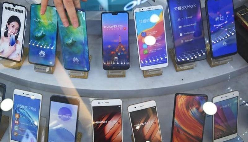 “سامسونغ” و”أبل” تتنافسان على حصة “هواوي” في سوق الهواتف الذكية