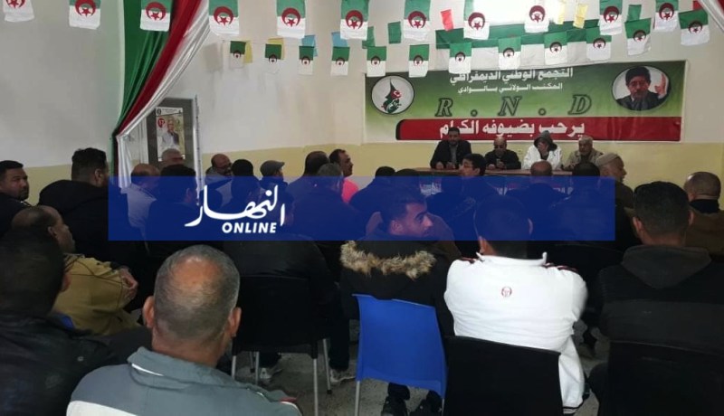 بالصور.. مناضلو الارندي يحتجون ويطالبون بإنهاء مهام الامين الولائي بالوادي
