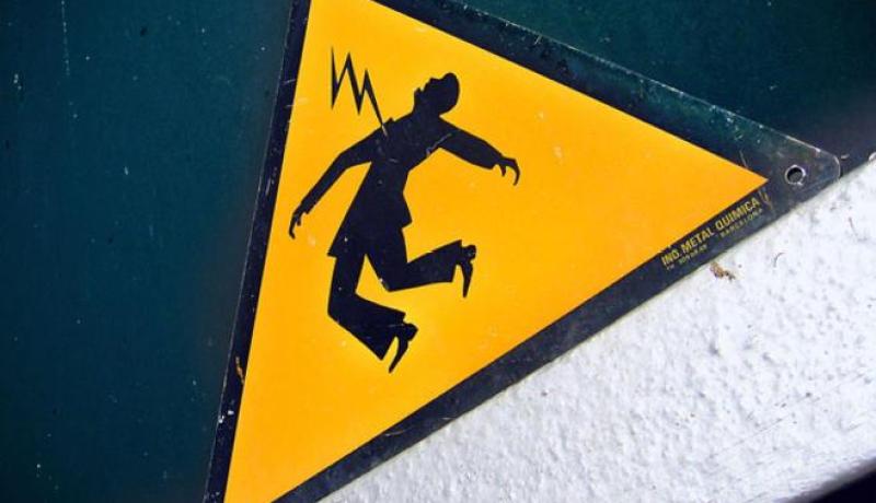 وفاة شخص بصعقة كهربائية في الوادي
