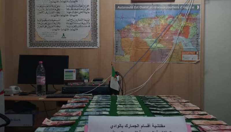بالصور.. حجز 5 ألاف دولار وقرابة الـ 15 ألف دينار تونسي بالوادي