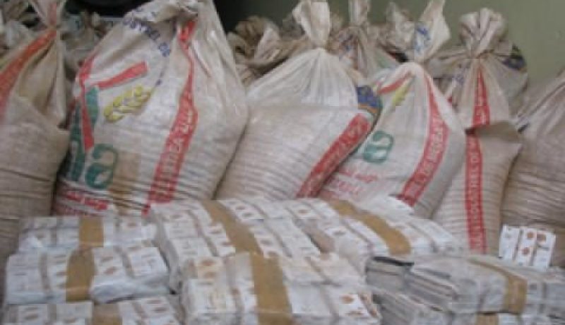 الوادي .. حجز 25 قنطار من التبغ الموجه للصناعة الشمة المقلدة بأم الطيور