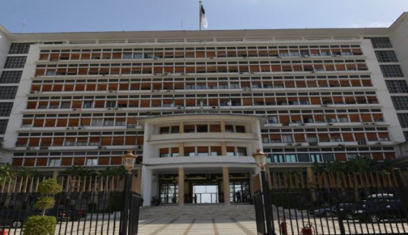 الوزارة الأولى: حركة مرور السيارات والدراجات النارية ممنوعة يومي العيد على مدار 24 ساعة