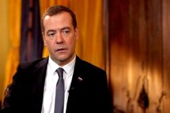 الوزير الأول الروسي يحل بالجزائر في زيارة رسمية