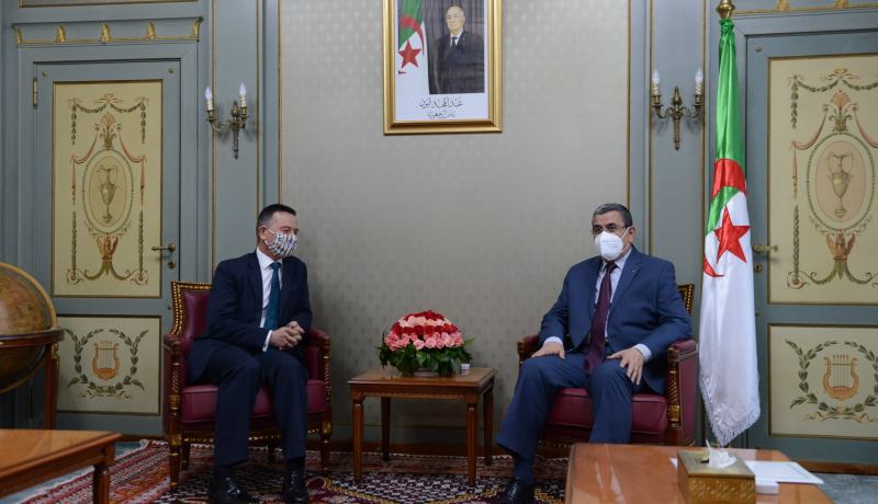 جراد يستقبل سفير بريطانيا العظمى وإيرلندا الشمالية لدى الجزائر