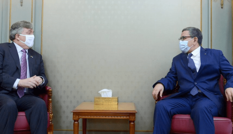 الوزير الأول يستقبل سفير أمريكا لدى الجزائر إثر إنتهاء مهامه