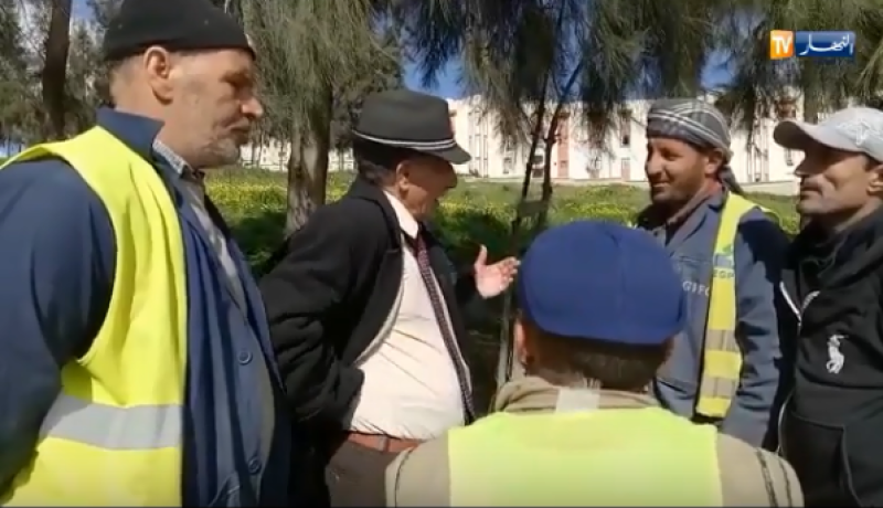 ابن المرحوم المجاهد عبد الحفيظ امقران يشكر من قام بحفر قبر والده