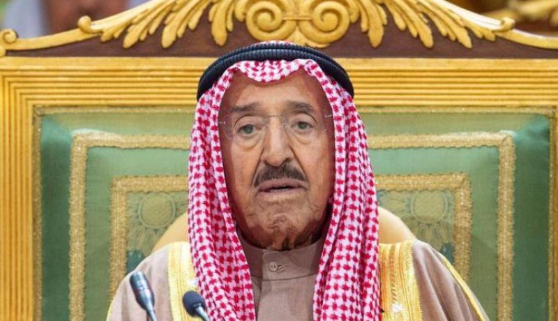 أمير الكويت: إنخفاض أسعار النفط سيؤثر على التمويلات المالية للدولة