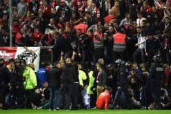 جرحى اثر انهيار حواجز ملعب كرة قدم في فرنسا