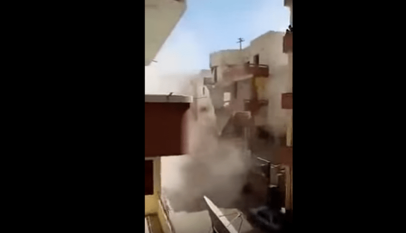 بالفيديو.. لحظة انهيار مبنى من 5 طوابق