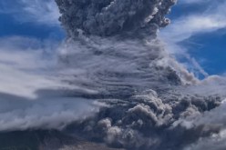 بالفيديو.. انفجار بركان سترومبولى في إيطاليا