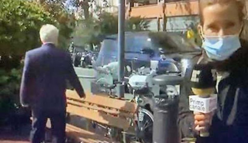 بالفيديو.. سرقة مسؤول إيطالي أثناء إجرائه مقابلة تلفزيونية على المباشر