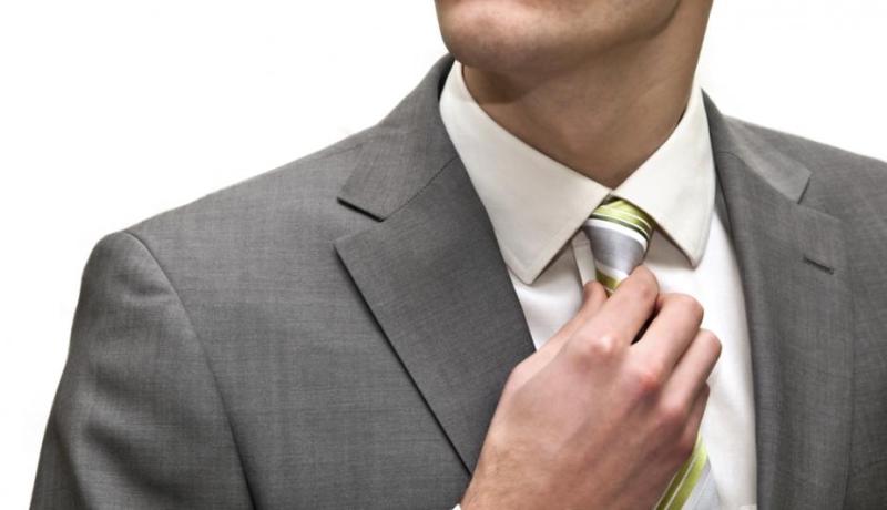 رجل أعمال ينتحل صفة الوالي لإنقاذ فتاة من الانتحار في الوادي !