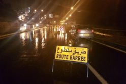 بالصور.. انزلاق للتربة يغلق الطريق الرابط بين بئر مراد رايس ورياض الفتح مؤقتا