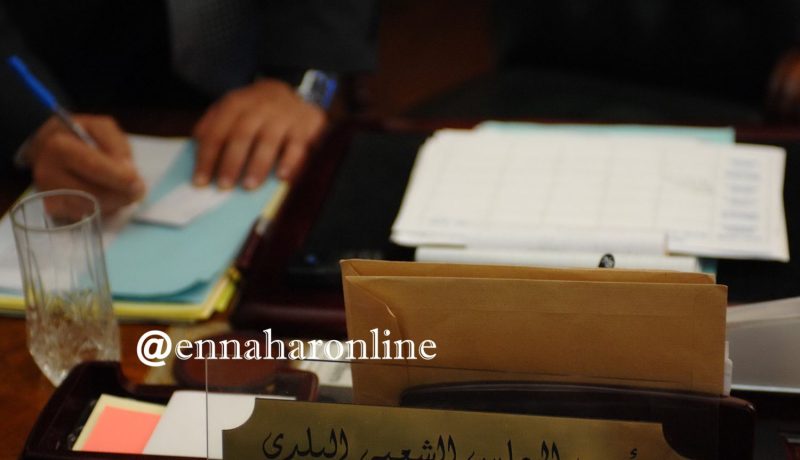 مير باب الزوار ومنتخبين محليّين يتّهمون عضوا سابقا باعتناقها الدّيانة المسيحية