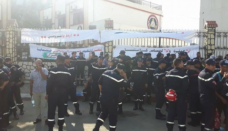 عناصر الحماية المدنية يحتجون في باتنة