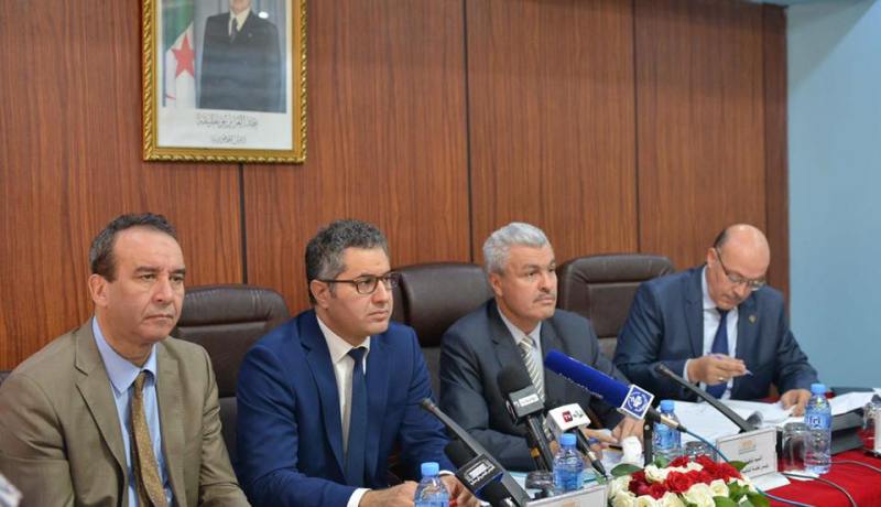 بالصور.. باحميد يستعرض أنشطة الجمارك خلال 2018 أمام لجنة المالية