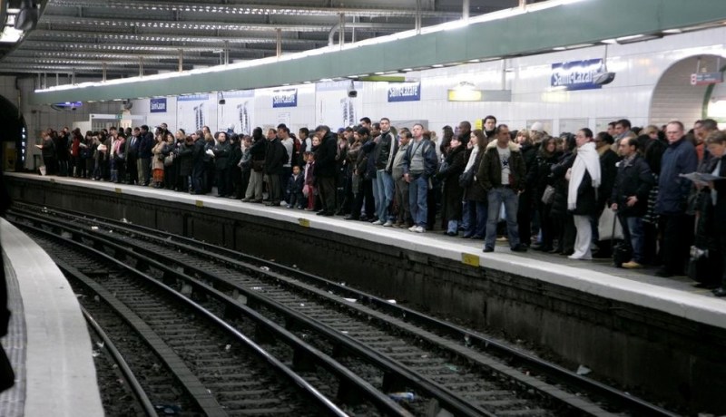 إضراب شامل لعمال النقل يشل العاصمة الفرنسية باريس