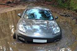 ابني يعلق بسيارته في وادي الزفت السائل… ابنك عاق لك