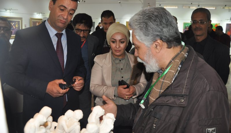 الفلسطيني زكي سلام يتوج بجائزة “محمد خدة” للفنون التشكيلية في مستغانم