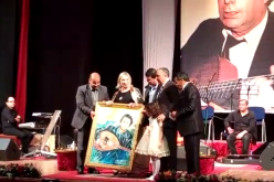 بالفيديو.. تكريم حرم الفنان الشعبي المرحوم الهاشمي قروابي في بجاية