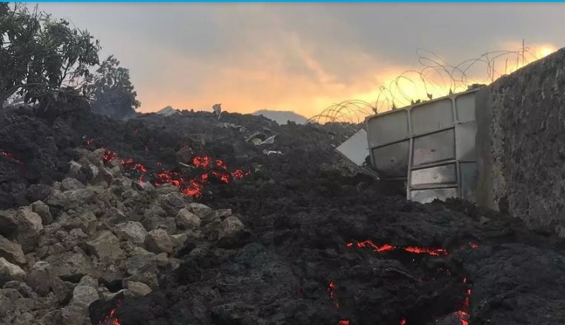 إجلاء 400 ألف شخص خوفا من بركان نيراغونغو بالكونغو