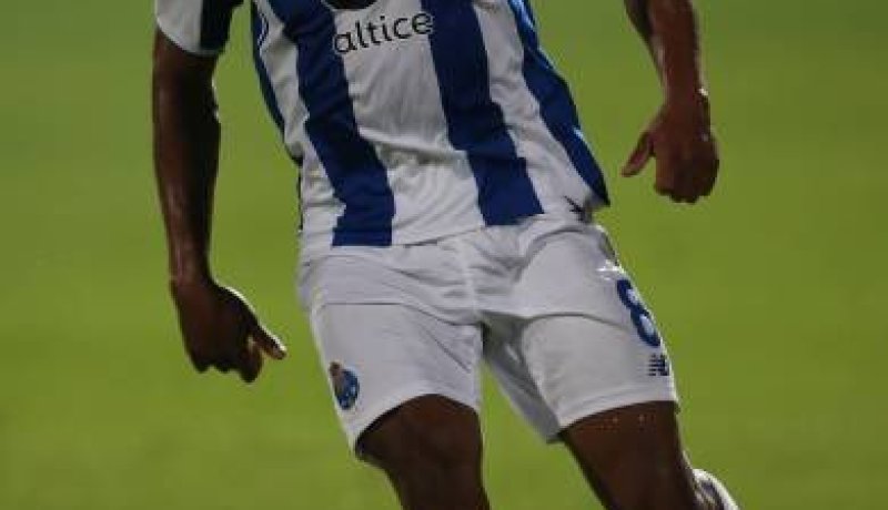 براهيمي يعود إلى المنافسة ويفوز بسداسية