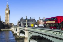 بريطانيا تسمح للطلبة الأجانب بالبقاء سنتين على أراضيها بعد التخرج