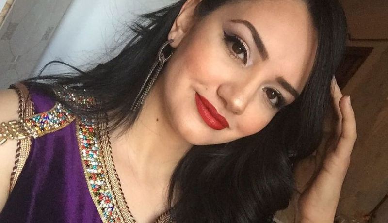 بالصورة.. بشرى عقبي غاضبة وترد على منتقدي صورتها مع نجم مغربي