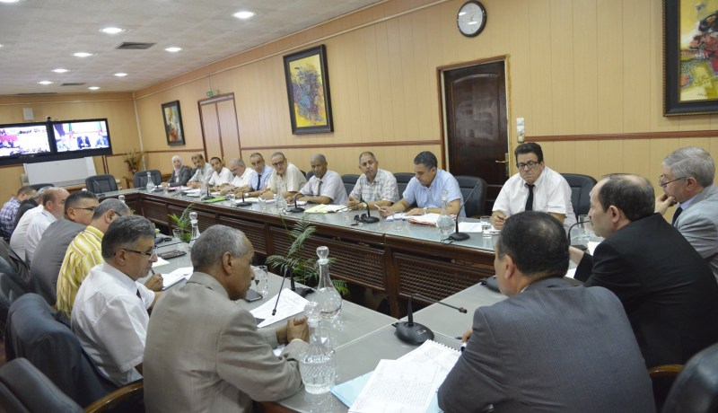 بالصور.. بلعابد يجتمع بمدراء التربية لتقييم الدخول المدرسي