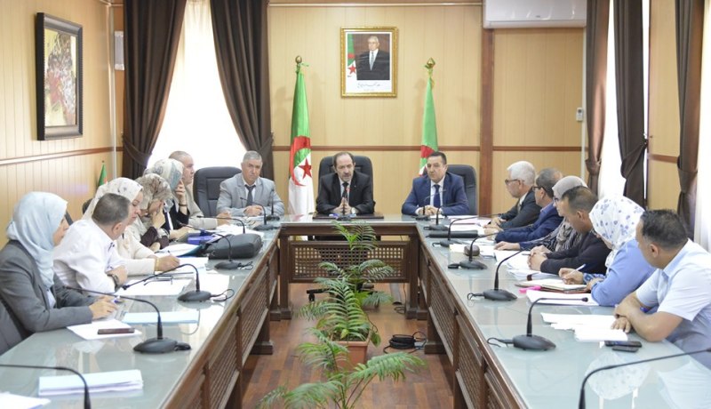 بالصور.. بلعابد نعمل على ايجاد اليات عملية تضمن مساعدة التلاميذ على بلورة مشاريعهم