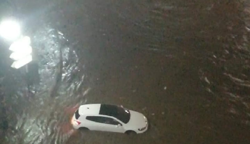 بالفيديو.. شرارة كهربائية بشارع محمد بلوزداد في العاصمة