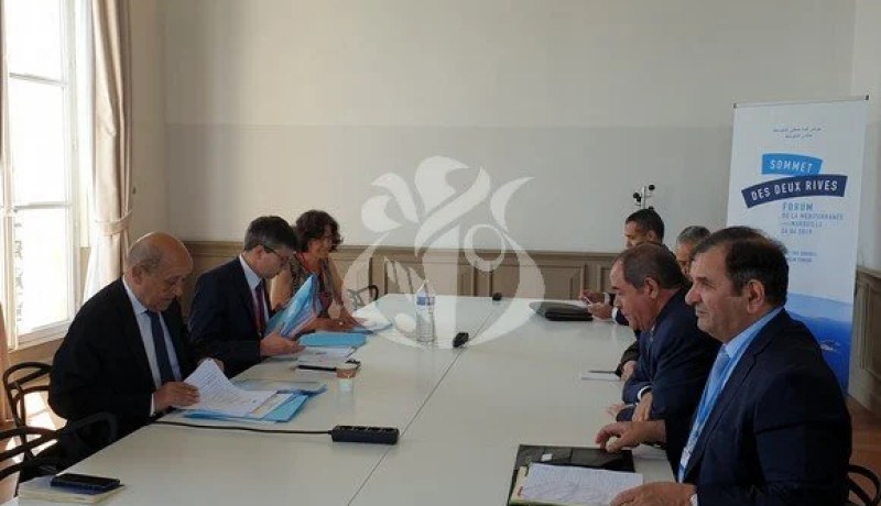 بوقادوم يلتقي نظيره الفرنسي بمرسيليا