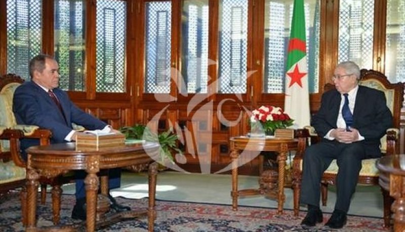 الأوضاع في دول الجوار محور لقاء بن صالح وبوقادوم