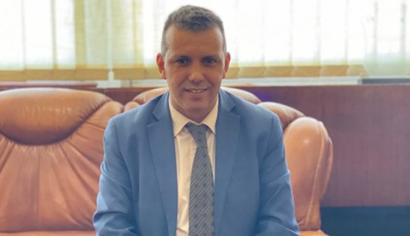 بن صبان يوجه رسالة تشجيع لصحافيي التلفزيون الجزائري