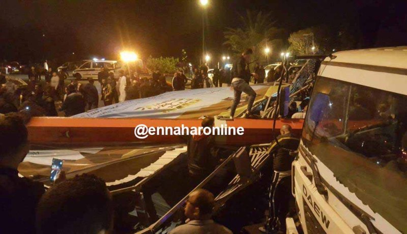 شاهد لحظة إخراج الشخص الذي سقطت عليه رافعة ببن عكنون في العاصمة