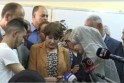 بن غبريت تُشرف على فتح أظرفة أسئلة “الباك” من خنشلة