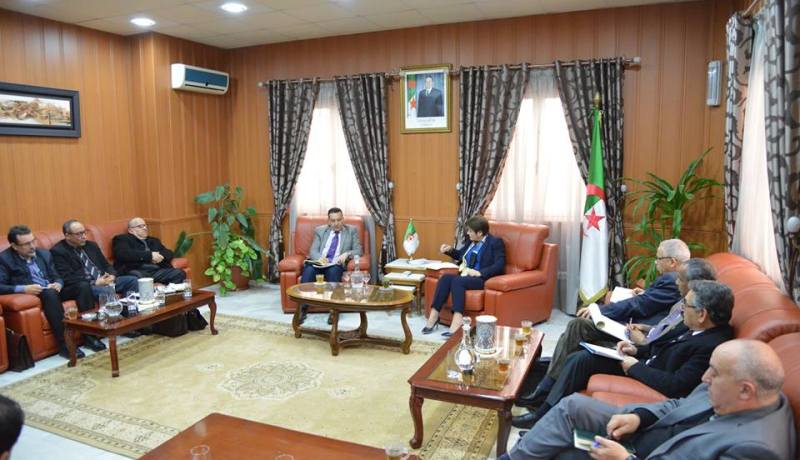 بالصور.. بن غبريت تجتمع بالشركاء الاجتماعيين