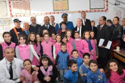 بالصور.. بن غبريط تحضر درسا حول البلدية بإبتدائية في العاصمة