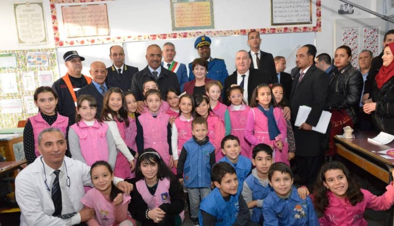 بالصور.. بن غبريط تحضر درسا حول البلدية بإبتدائية في العاصمة