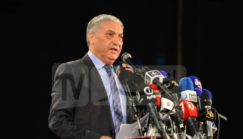 بن فليس: “مانيش طامع في كرسي باش نتمولك فيه”